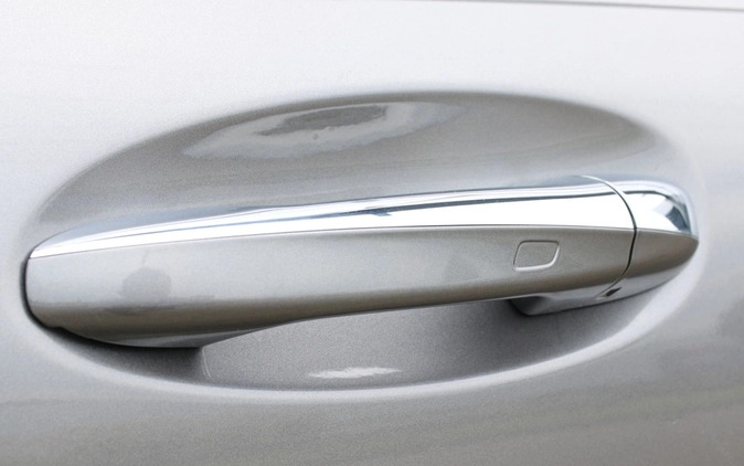 Mercedes-Benz EQB cena 283648 przebieg: 5, rok produkcji 2023 z Halinów małe 379